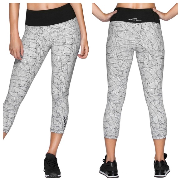 Lorna Jane Pants - ⭐️ Lorna Jane Black Island Active Core Capri Leggings